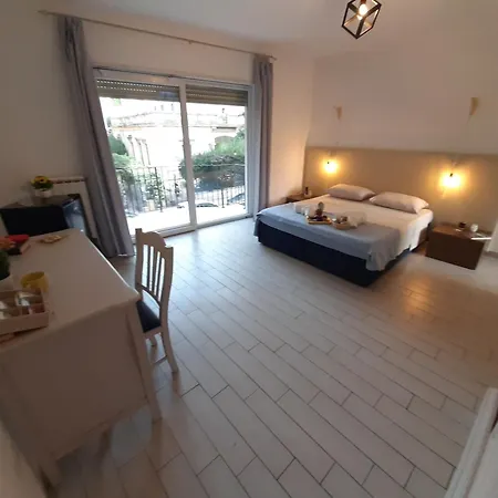 Πανσιόν Dimore Centro *